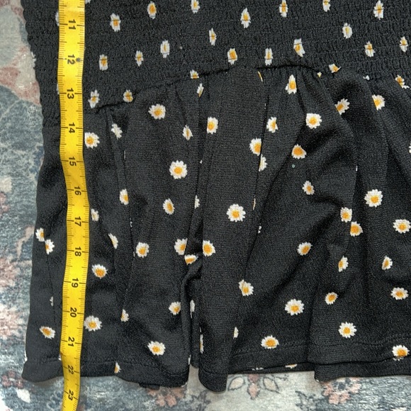 Inner Circle Daisy Top - Picture 6 of 6